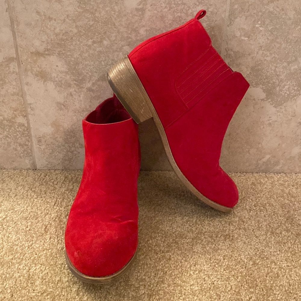 JG red booties